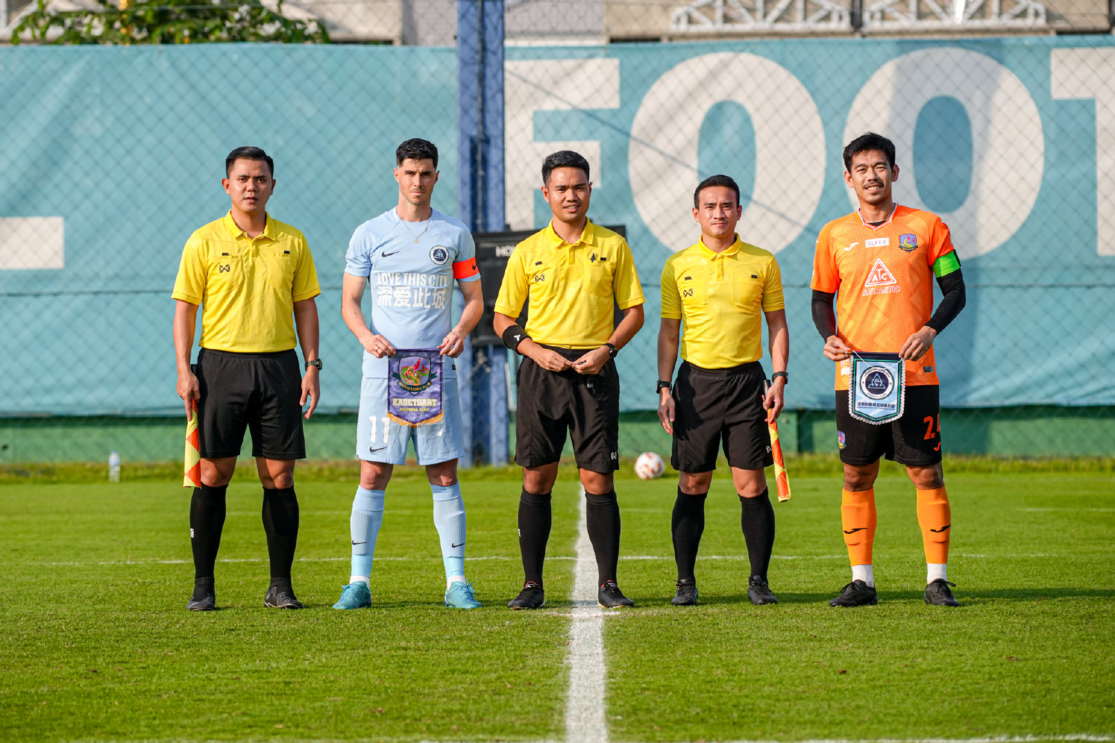  深圳新鵬城4-0戰(zhàn)勝泰甲球隊泰國農(nóng)業(yè)大學，取曼谷冬訓首勝